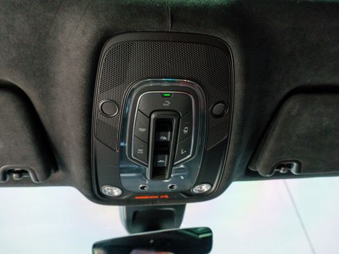 Used 2023 Bentley Bentayga AWD/4WD image 65