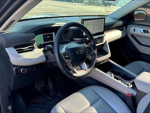 Certified 2025 Ford Explorer Active w/ Active Comfort Package AWD/4WD image 10