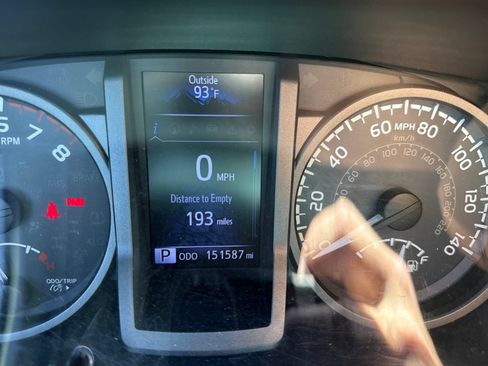 Used 2019 Toyota Tacoma TRD Off-Road AWD/4WD image 14