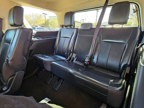 Used 2024 Ford Expedition XLT image 18