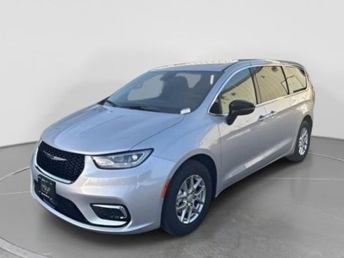 New 2026 Chrysler Pacifica Select image 1
