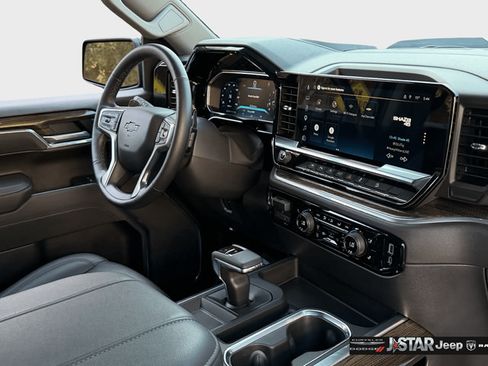 Used 2026 Chevrolet Silverado 1500 LT Trail Boss w/ LT Trail Boss Premium Package AWD/4WD image 16