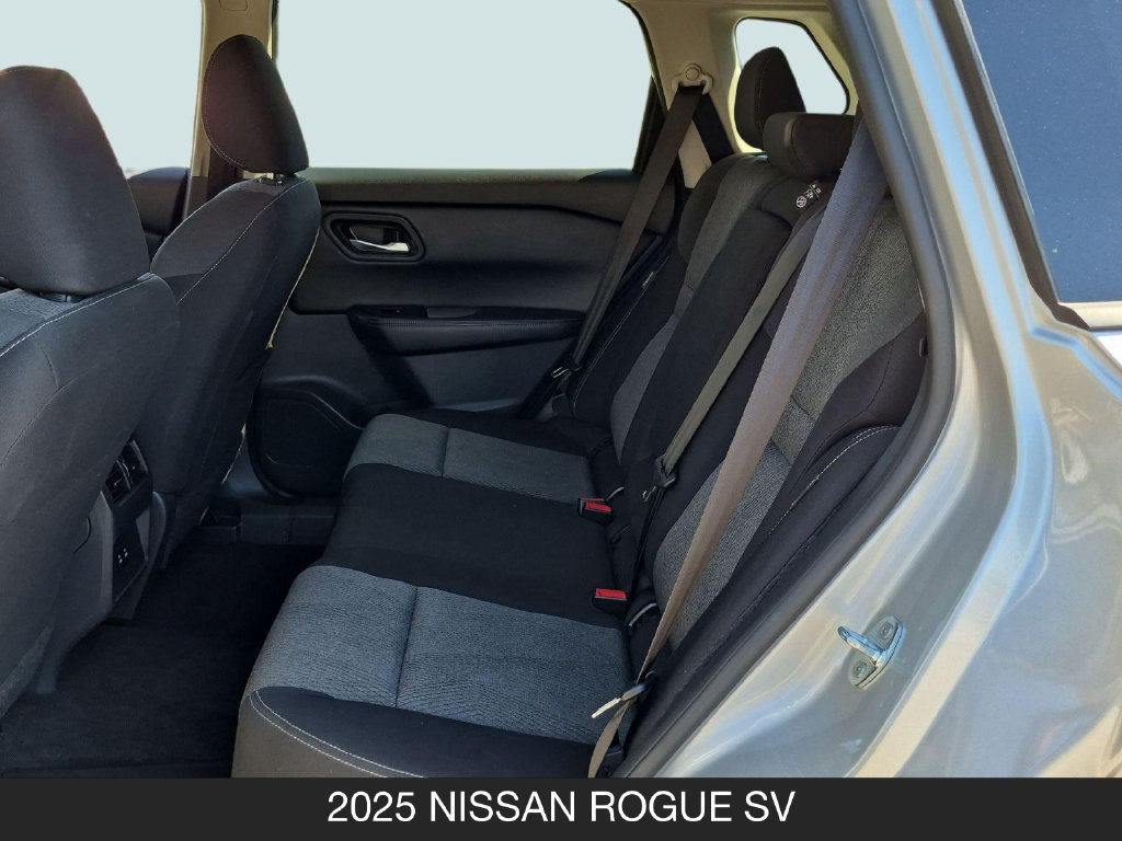 Used 2025 Nissan Rogue SV AWD/4WD image 16