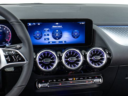 New 2025 Mercedes-Benz GLA 250 4MATIC image 20