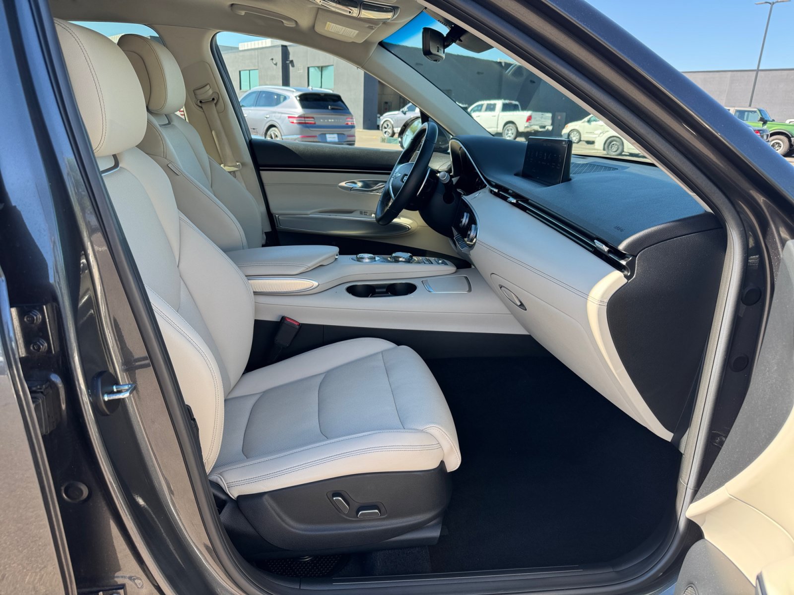 Used 2023 Genesis GV70 2.5T w/ Select Package AWD/4WD image 19