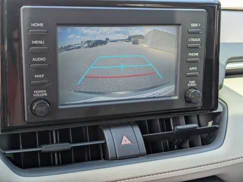 Used 2019 Toyota RAV4 XLE FWD image 24