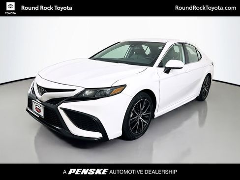 Certified 2024 Toyota Camry SE image 1