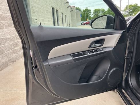 Used 2014 Chevrolet Cruze LT FWD image 11