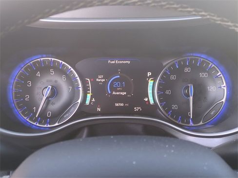 Used 2023 Chrysler Pacifica Touring-L image 32