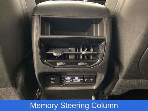 Used 2023 Jeep Grand Cherokee Limited w/ Luxury Tech Group II image 12