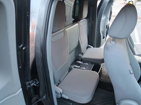 Used 2012 Toyota Tacoma 4x4 Access Cab image 10