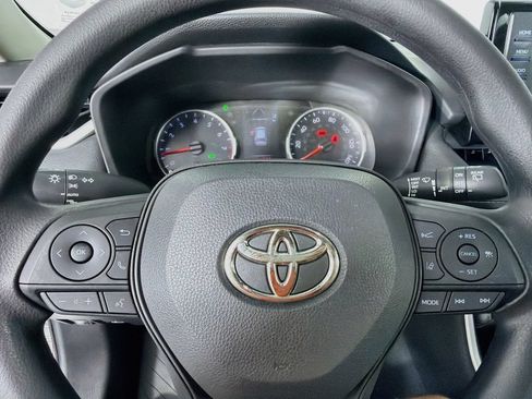 Used 2022 Toyota RAV4 XLE w/ Convenience Package FWD image 16