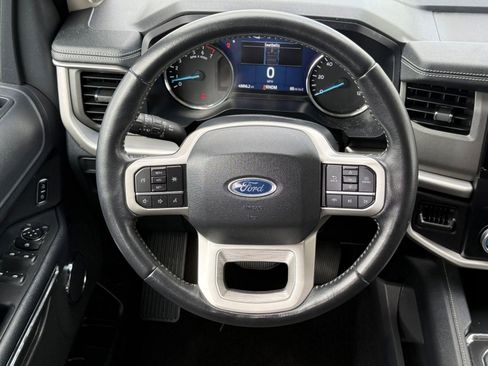 Used 2022 Ford Expedition XLT image 16