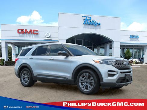Used 2023 Ford Explorer XLT w/ Equipment Group 202A RWD image 1