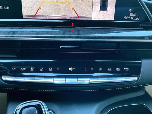 Used 2021 Cadillac Escalade Premium Luxury w/ LPO, Illumination Package AWD/4WD image 19