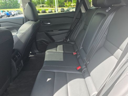 Used 2025 Nissan Rogue SL w/ Tech Package FWD image 14