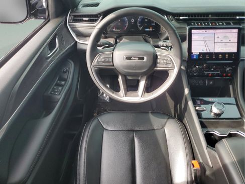 Certified 2024 Jeep Grand Cherokee Limited w/ Black Appearance Package image 8