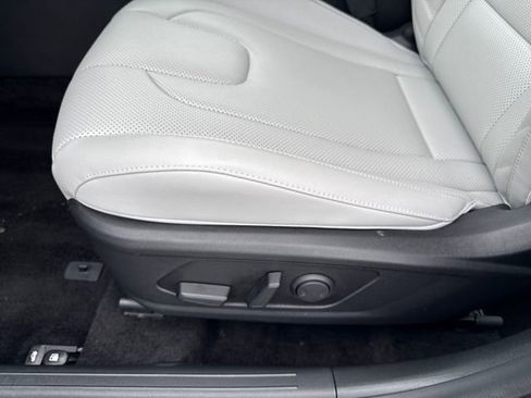 Certified 2025 Hyundai Elantra Limited image 15