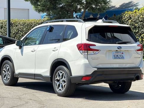 Used 2019 Subaru Forester Premium AWD/4WD image 6