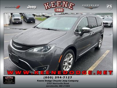 Used 2017 Chrysler Pacifica Limited w/ UConnect Theater Package