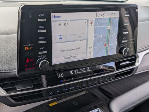 Used 2024 Toyota Sienna Limited image 23