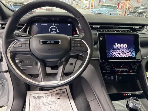 New 2025 Jeep Grand Cherokee Laredo X w/ Luxury Tech Group I image 16