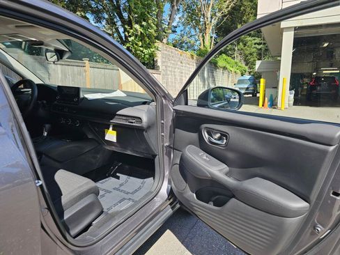 Certified 2025 Honda HR-V LX image 12