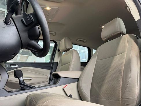 Used 2017 Ford Escape SE image 9