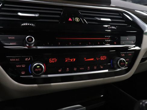 Used 2019 BMW 530i w/ Convenience Package image 15