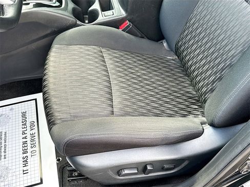 Used 2018 Nissan Rogue SV image 20