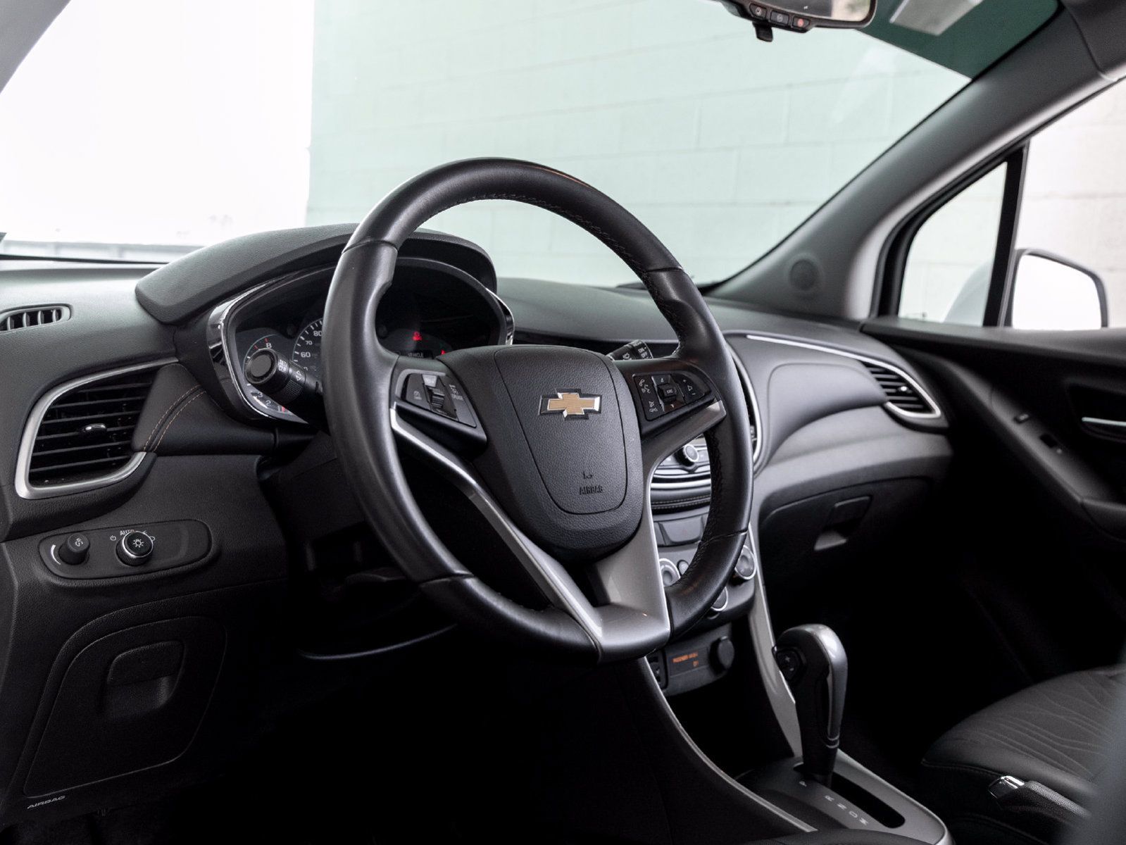 Used 2019 Chevrolet Trax LT w/ LT Convenience Package AWD/4WD image 13