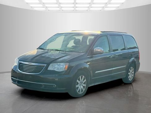 Used 2011 Chrysler Town & Country Touring-L w/ Entertainment Group #2 image 9