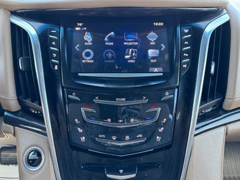 Used 2018 Cadillac Escalade Platinum AWD/4WD image 24