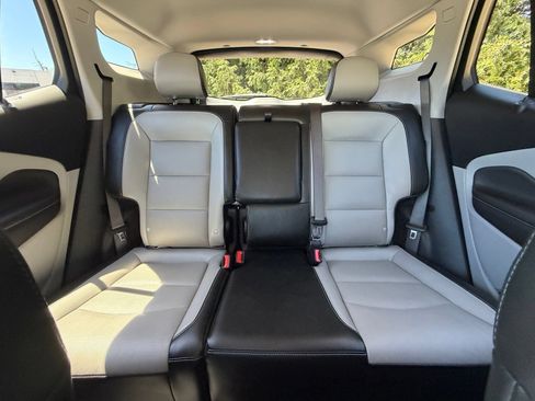Used 2023 GMC Terrain SLT w/ LPO, Floor Liner Package FWD image 3
