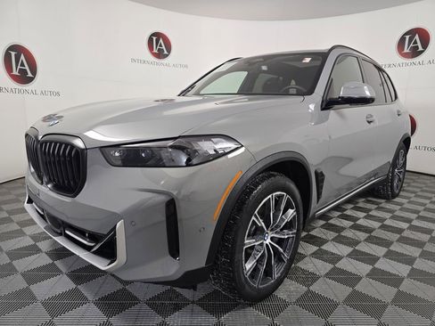 Used 2025 BMW X5 xDrive40i w/ M Sport Package image 5