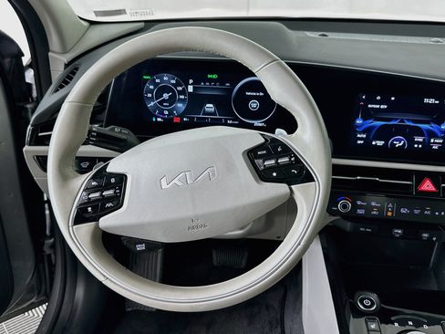 Used 2023 Kia Niro Wind FWD image 18