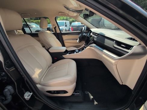 Certified 2022 Jeep Grand Cherokee L Limited image 18