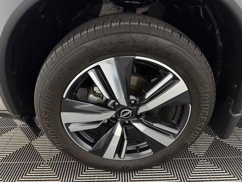 Used 2025 Nissan Rogue SL AWD/4WD image 11