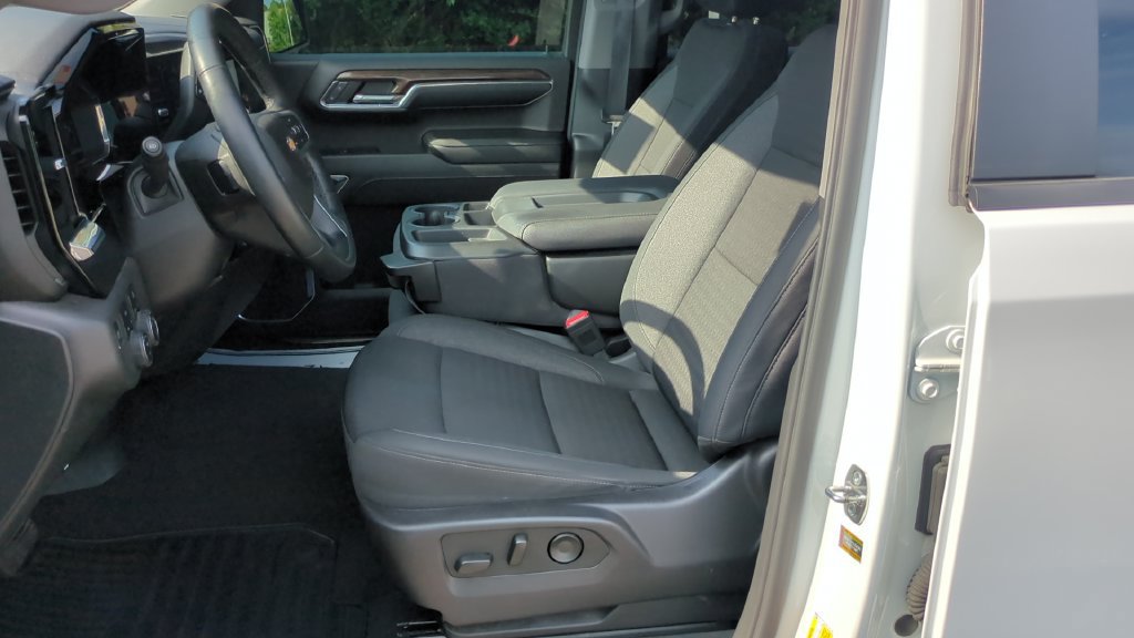 Used 2024 Chevrolet Silverado 1500 LT AWD/4WD image 11