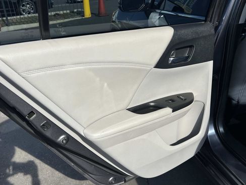 Used 2016 Honda Accord Touring image 21