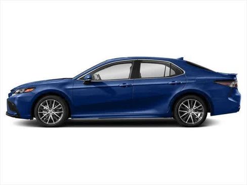 Used 2024 Toyota Camry SE FWD image 3