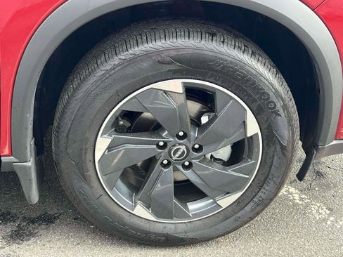 Used 2025 Nissan Rogue SV image 6