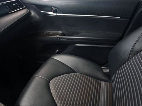 Used 2021 Toyota Camry SE w/ Convenience Package FWD image 13