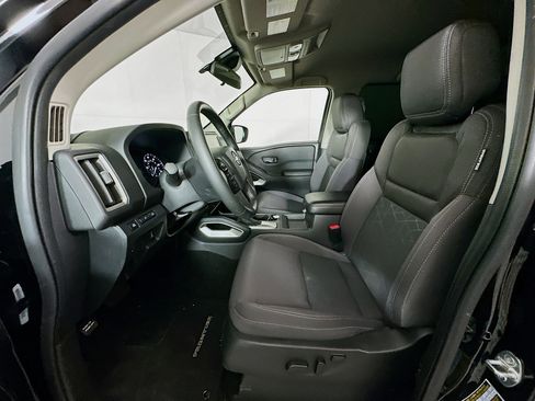 Used 2025 Nissan Frontier SV w/ SV Convenience Package RWD image 13
