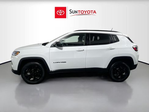 Used 2024 Jeep Compass Latitude AWD/4WD image 7