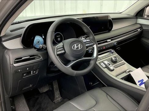 Certified 2025 Hyundai Palisade SEL FWD image 17
