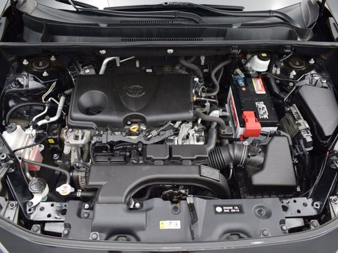 Used 2021 Toyota RAV4 LE image 9