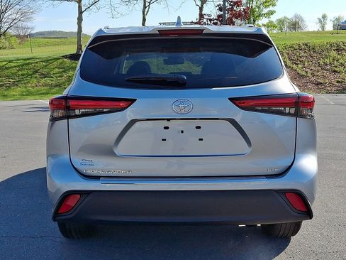 Used 2023 Toyota Highlander XLE FWD image 7
