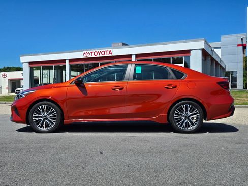 Used 2023 Kia Forte GT-Line w/ GT-Line Premium Package FWD image 2