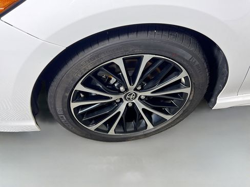 Used 2020 Toyota Camry SE FWD image 14